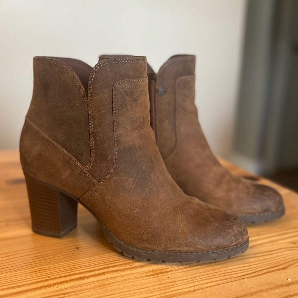Clark’s Leather Booties Size 9